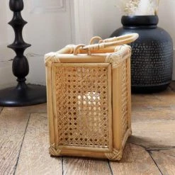 Remise 🤩 Casatera Lanternes Photophore Lanterne Rotin Naturel Bois Clair 19x26 🔔 -Huiles essentielles || Lanternes || Diffuseurs de parfums Soldes photophore lanterne rotin naturel bois clair 19x26 3